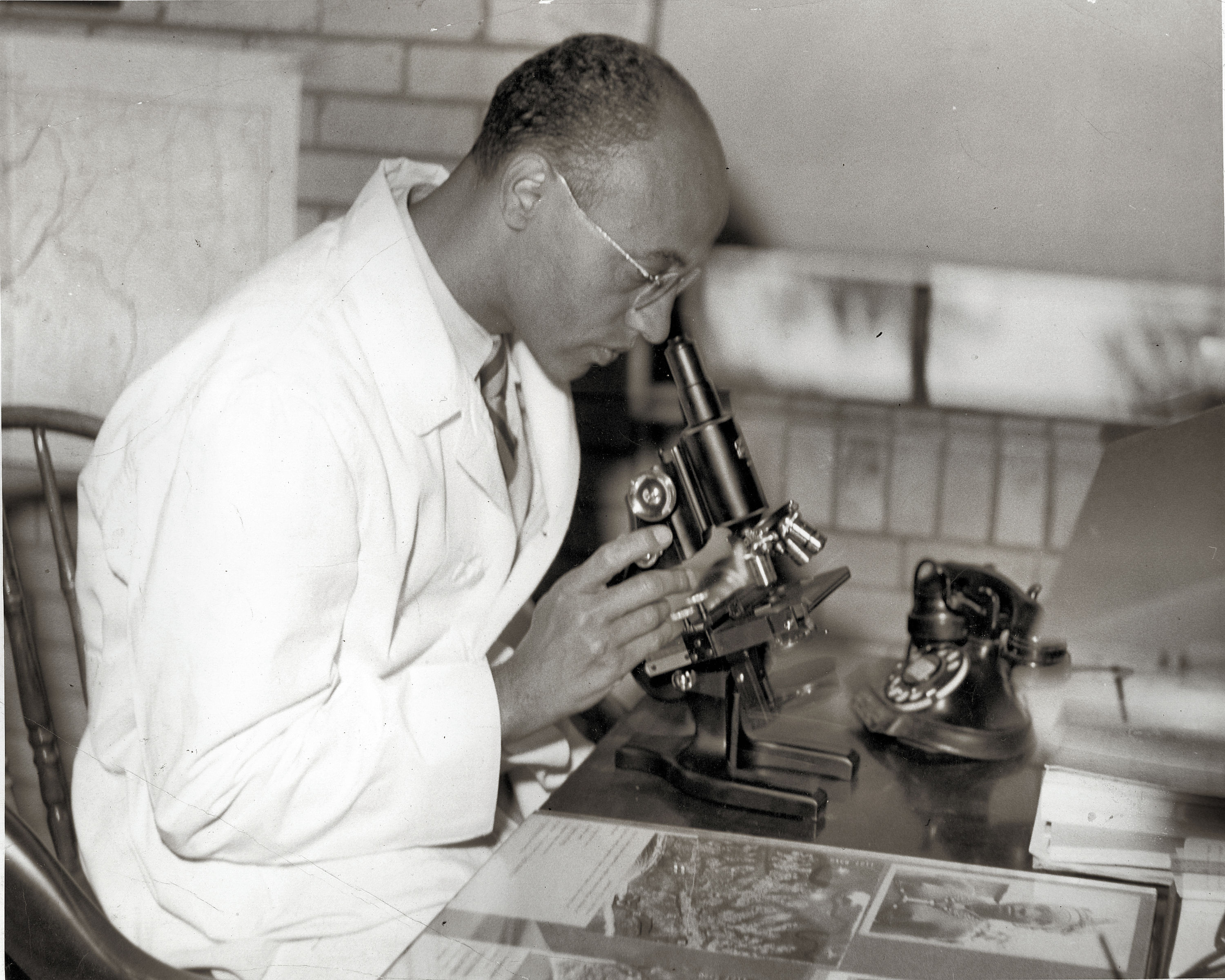 Picture of Dr. Madison Spencer Briscoe with microscope.