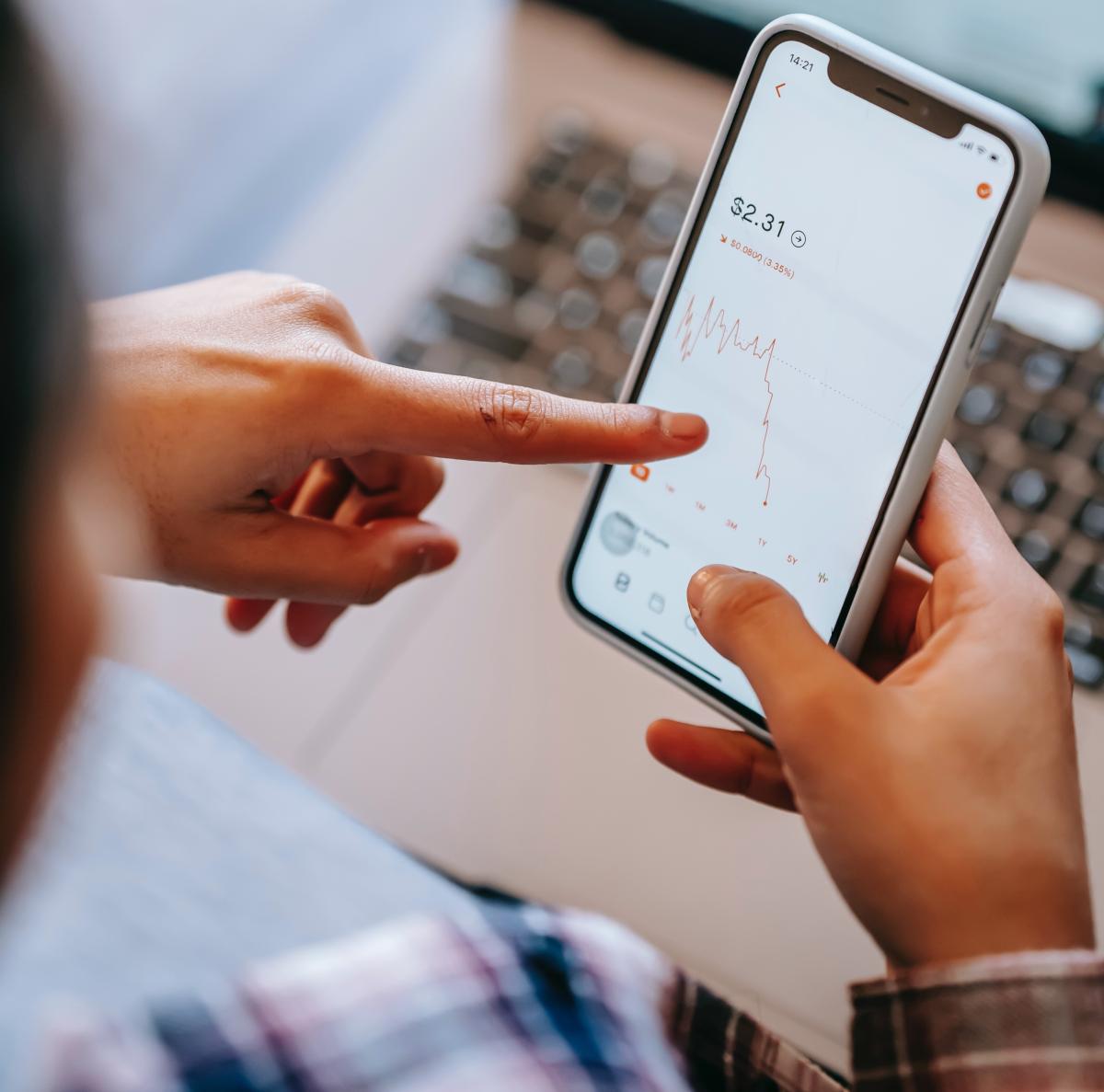 Home investing on a smart phone.